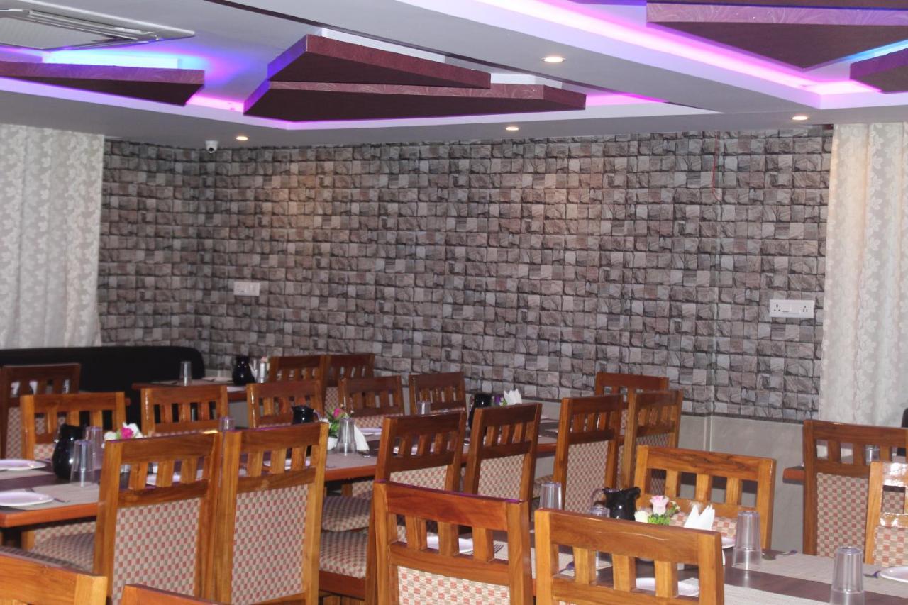 Golden Pride Hotel كاناكابورا المظهر الخارجي الصورة